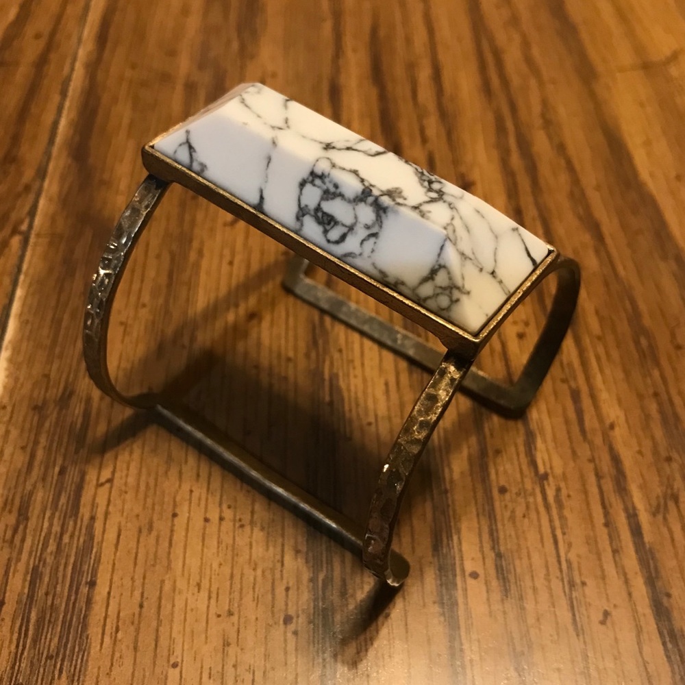 FREE W/ $10 PURCHASE Chunky Marble Bangle
